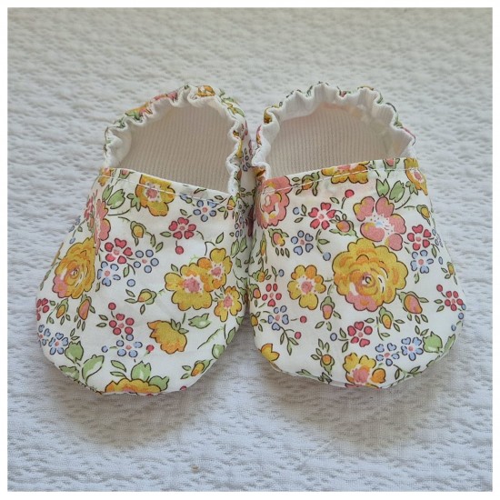 Chaussons bébé en Liberty